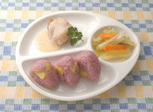 ワンプレート・チキンフリカッセ
さつまいもピラフおにぎり&ピクルス添え